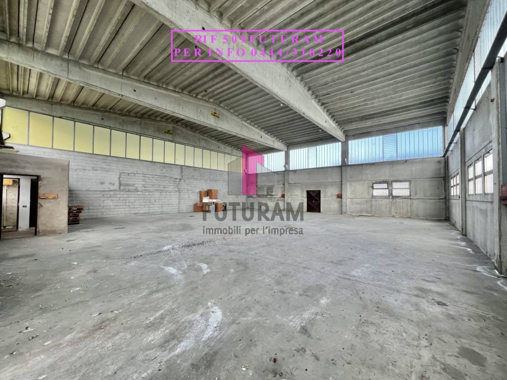 CAPANNONE CON ESTERNO DI PROPRIETA’