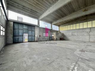 CAPANNONE CON ESTERNO DI PROPRIETA’
