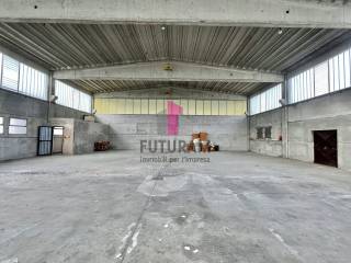 CAPANNONE CON ESTERNO DI PROPRIETA’