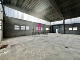 CAPANNONE CON ESTERNO DI PROPRIETA’