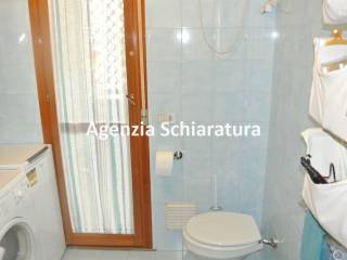 bagno di servizio con doccia