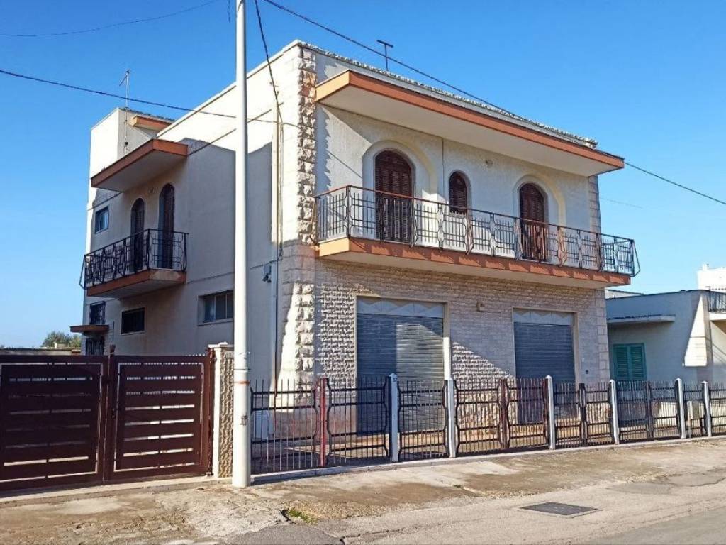 Palazzo - edificio gusamo san c, pezze di greco, pozzo faceto, montalbano, fasano