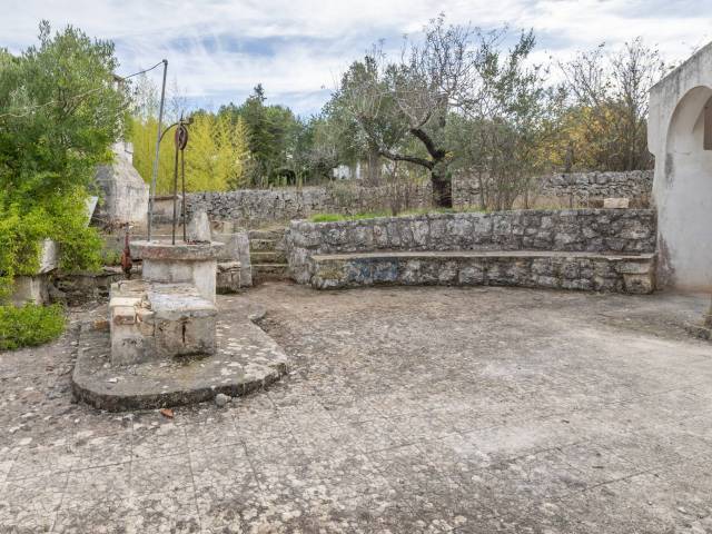 Villa con trullo in campagna