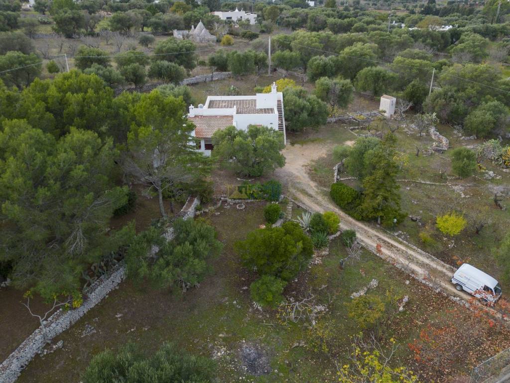 Villa con trullo in campagna