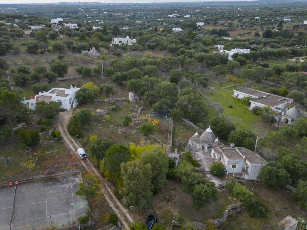 Villa con trullo in campagna