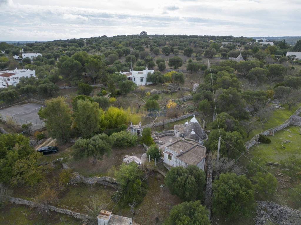 Villa con trullo in campagna