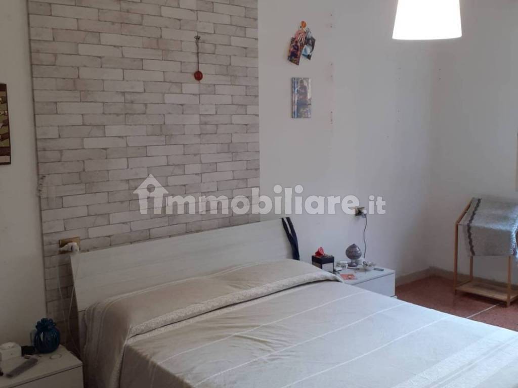 Rent Apartment Bologna. 3room flat in via Trilussa 3. Good condition