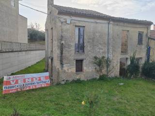 FABBRICATO CON CORTE