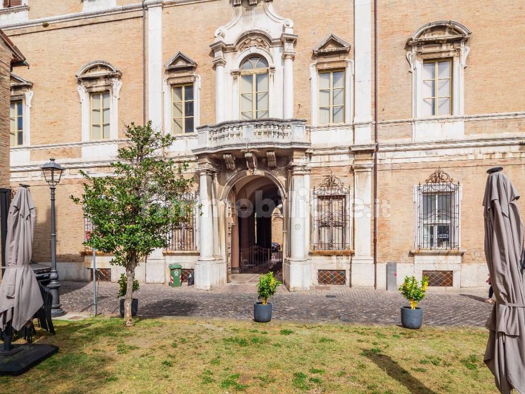 Palazzo Montevecchio e giardin Leopardi