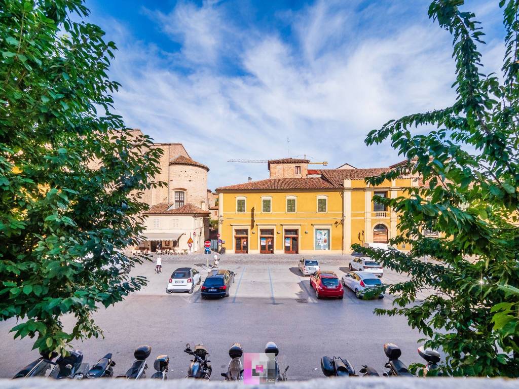 Terrazza con vista su Piazza degli Avveduti