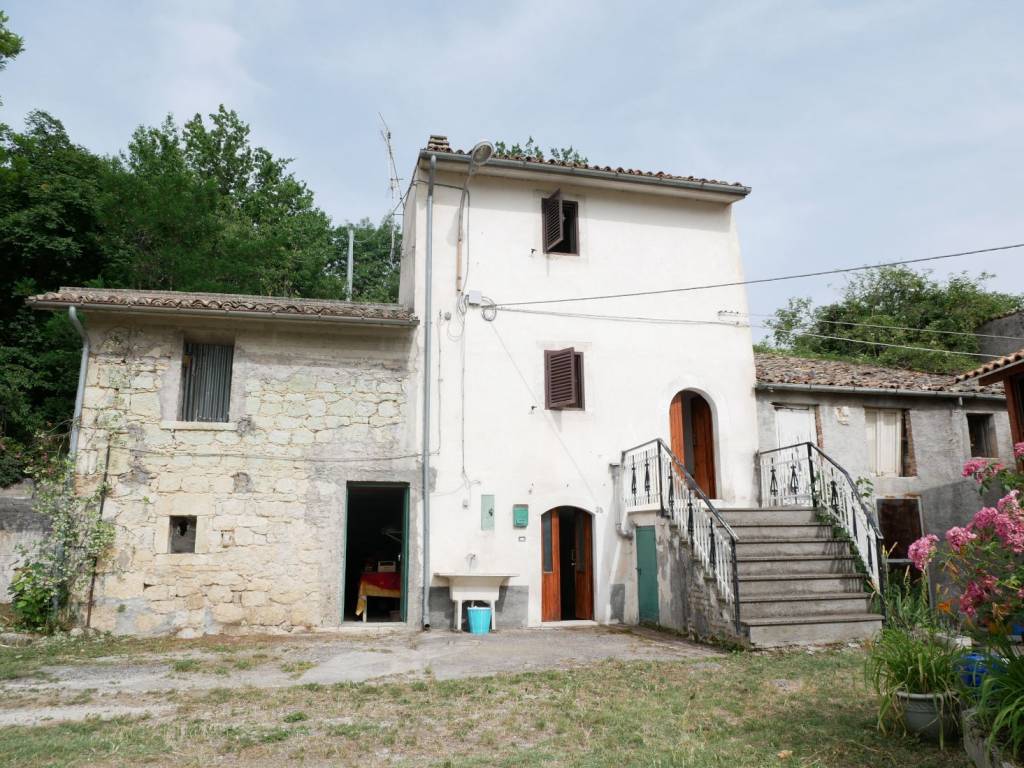 Vendita Casale in Contrada Fonte Santa Croce Caramanico Terme. Buono stato,  105 m², rif. 107910287