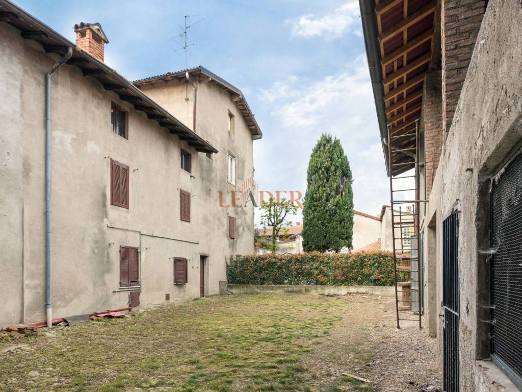 CORTILE INGRESSO VIA TRISETE