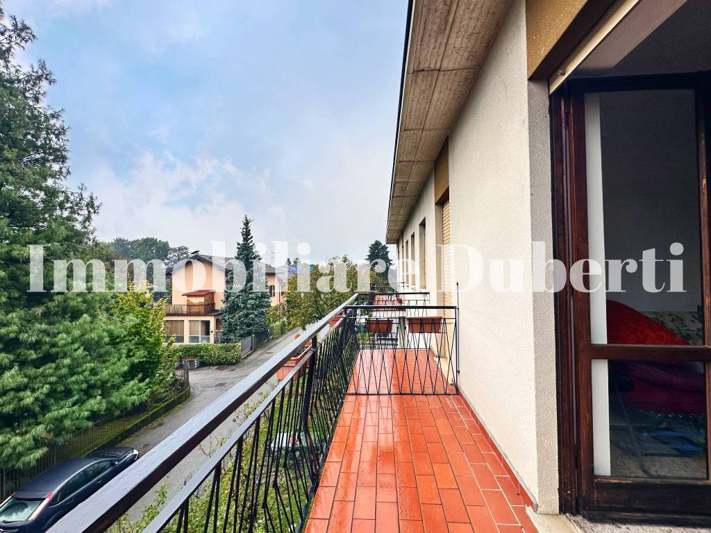 balcone con vista montagne