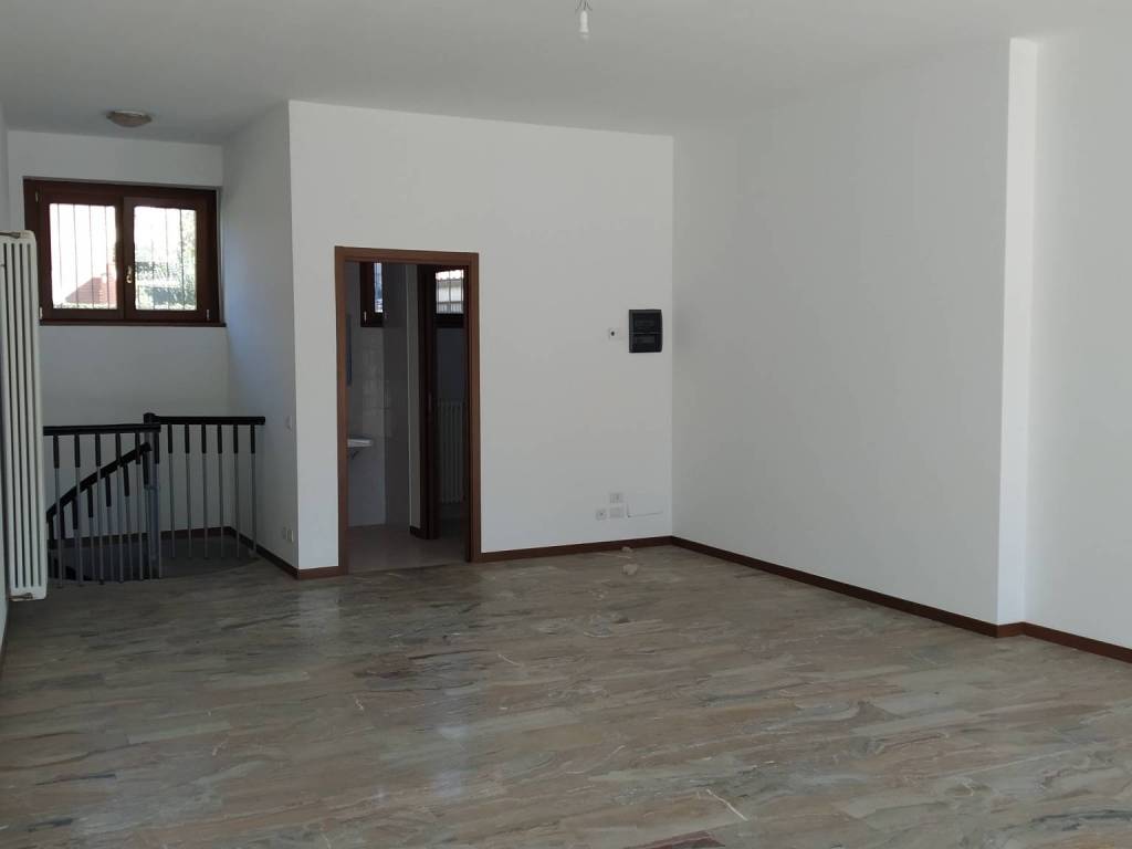 Laboratorio via Alfredo Piatti, Mozzo, Rif. 107938023 - Immobiliare.it