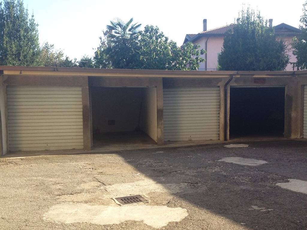 Garage - box via giacomo matteotti 43, centro, borgomanero
