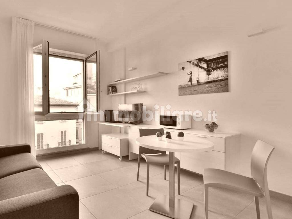 Rent Apartment Bologna. 2room flat in Galleria del Toro 3. Fourth