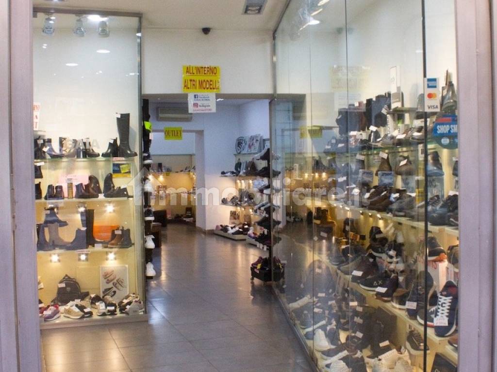 Via toledo hotsell negozi scarpe