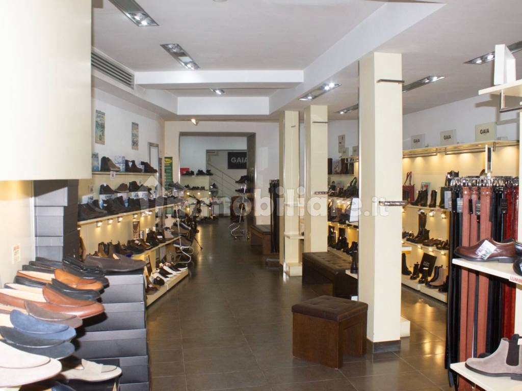 Via toledo hotsell negozi scarpe