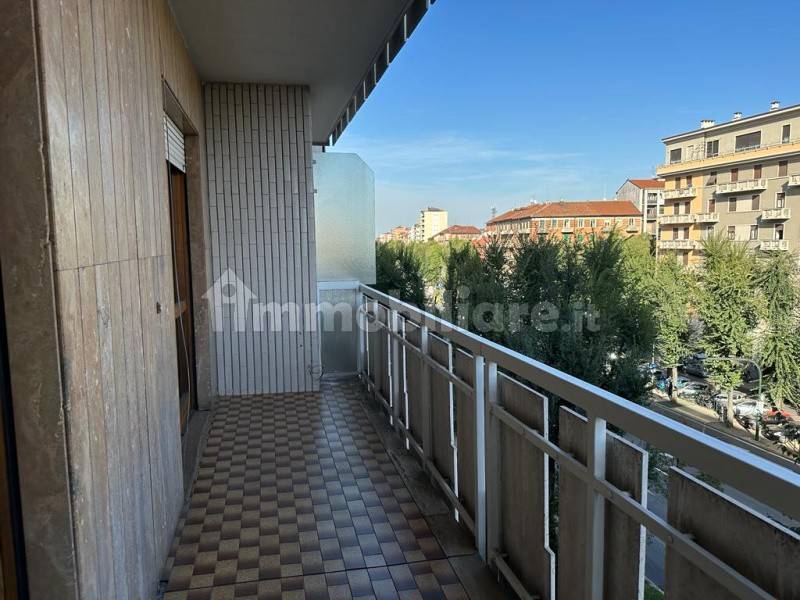 Vendita Appartamento in corso Trapani 106. Torino. Buono stato, quarto  piano, posto auto, con balcone, riscaldamento centralizzato, rif. 107969059