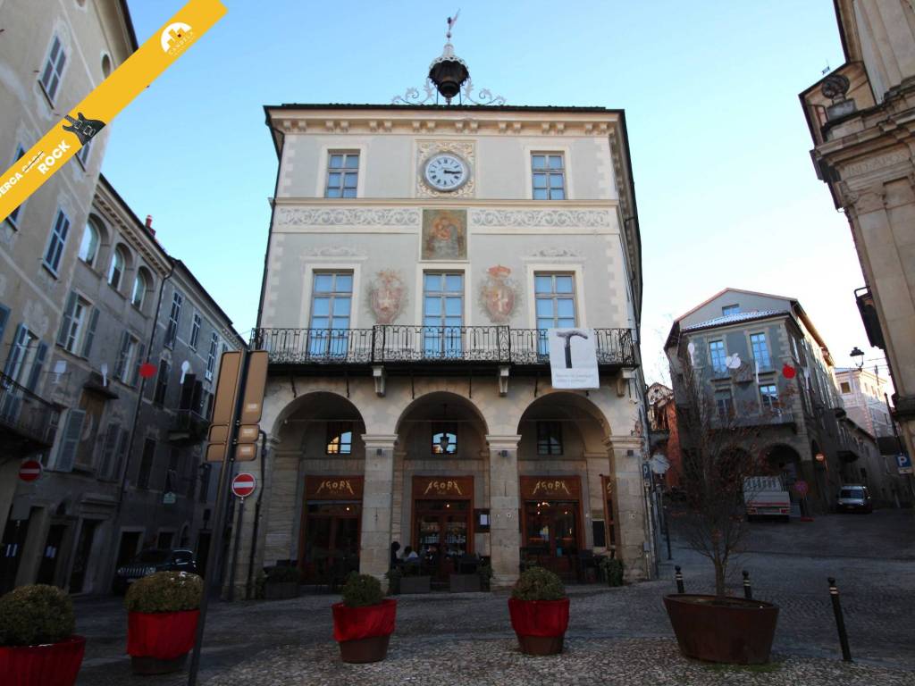 Locale commerciale piazza maggiore, piazza, mondovì