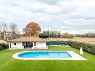 villa vendita oleggio piscina2