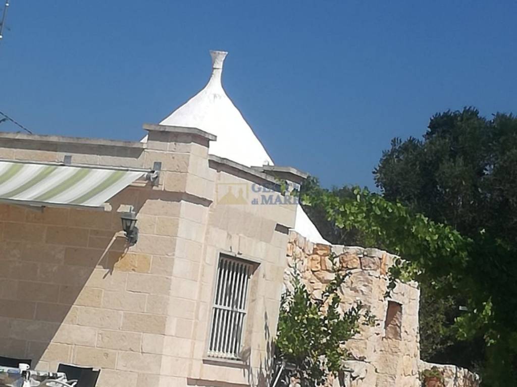 Trulli, lamie e piscina