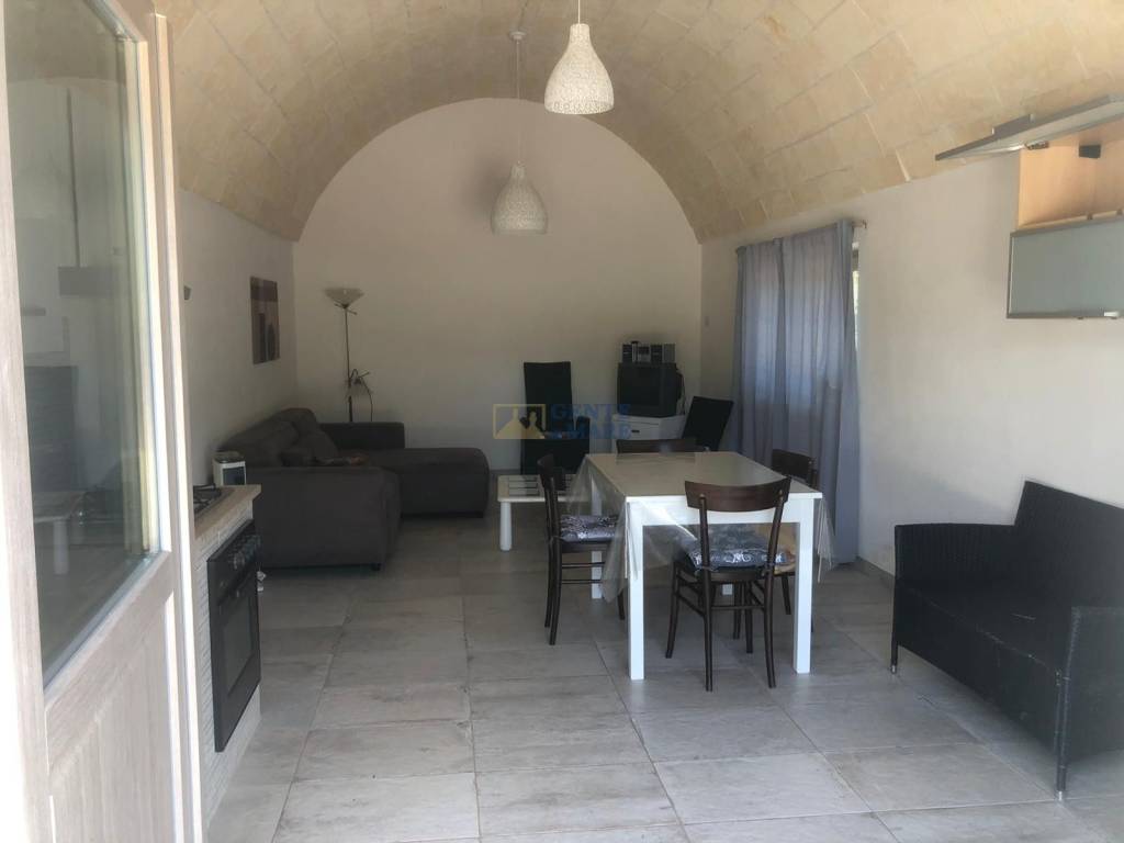 Trulli, lamie e piscina