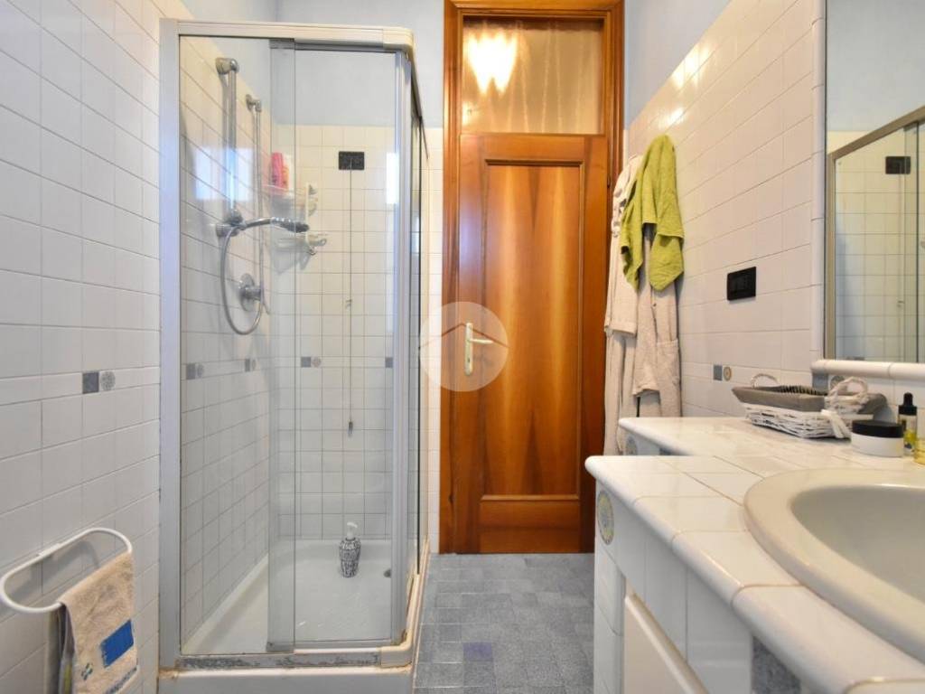 Bagno finestrato p. rialzato