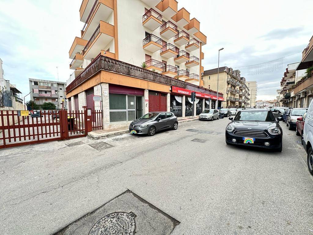Locale commerciale via john fitzgerald kennedy 7, triggiano