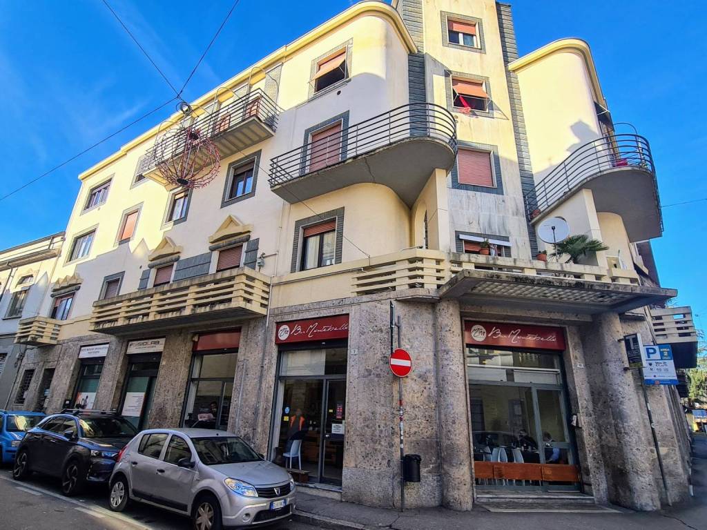 Vendita Appartamento Busto Arsizio. Trilocale in via San Michele 2. Ottimo  stato, su più livelli, con balcone, riscaldamento autonomo, rif. 108038401