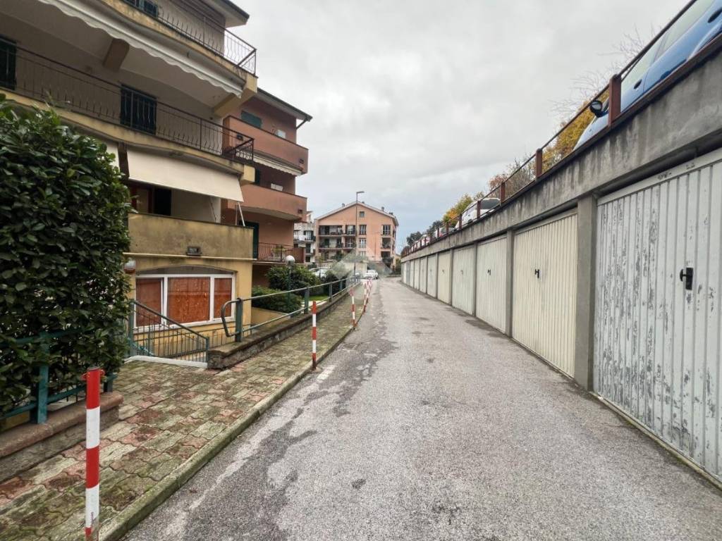 STRADA PRIVATA D'ACCESSO