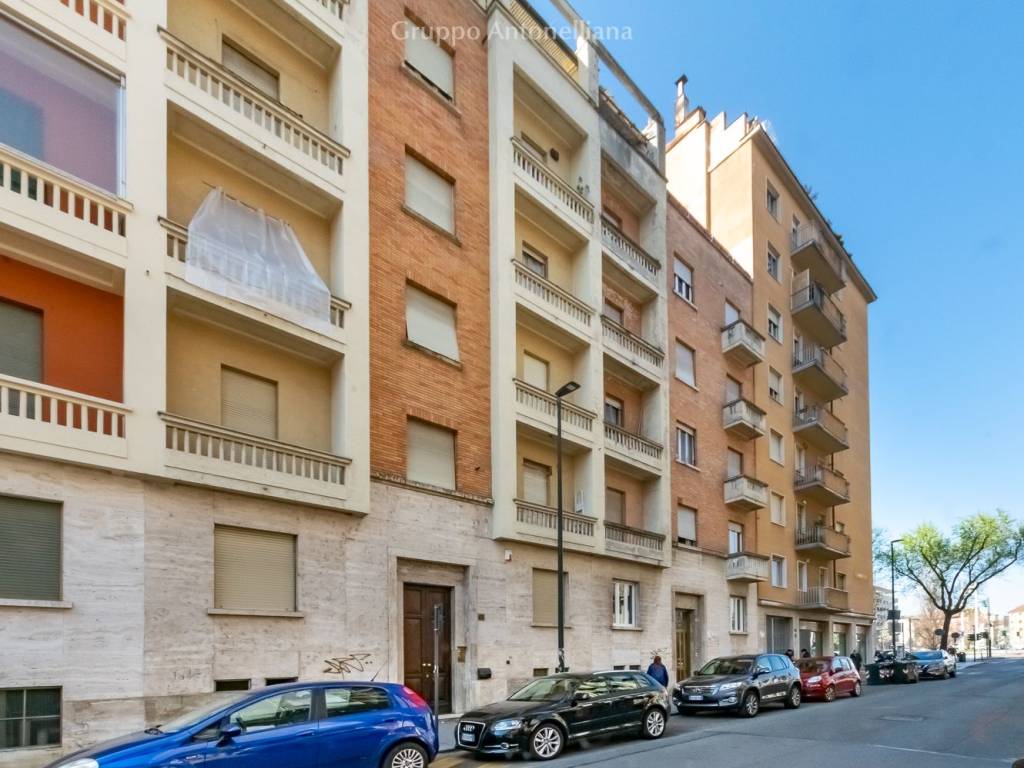 Rent Apartment Turin. Studio in via Fratelli Giuseppe e Antonio Carle