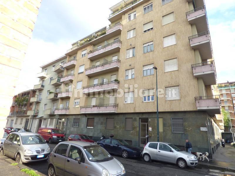 Vendita Appartamento Torino. Bilocale in via Carlo Lorenzini 41. Buono  stato, terzo piano, con balcone, riscaldamento centralizzato, rif. 108048557