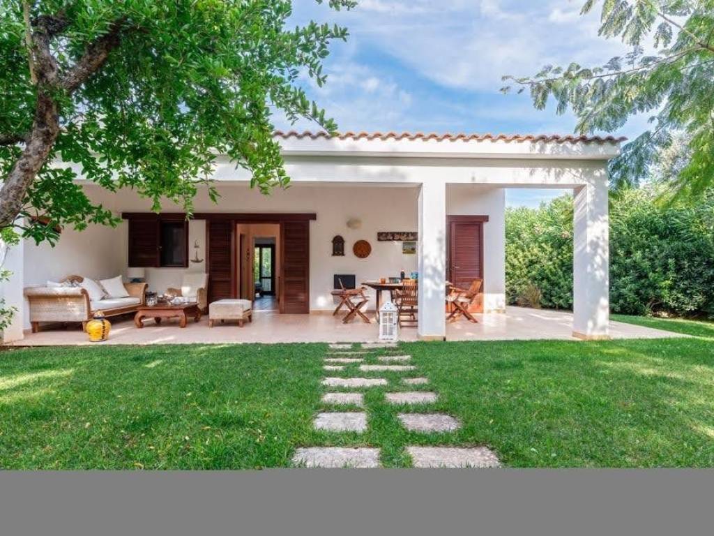 Villa bifamiliare viale raone da ostuni 22, ostuni costa, ostuni