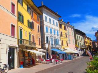 dettaglio piazza su porticciolo