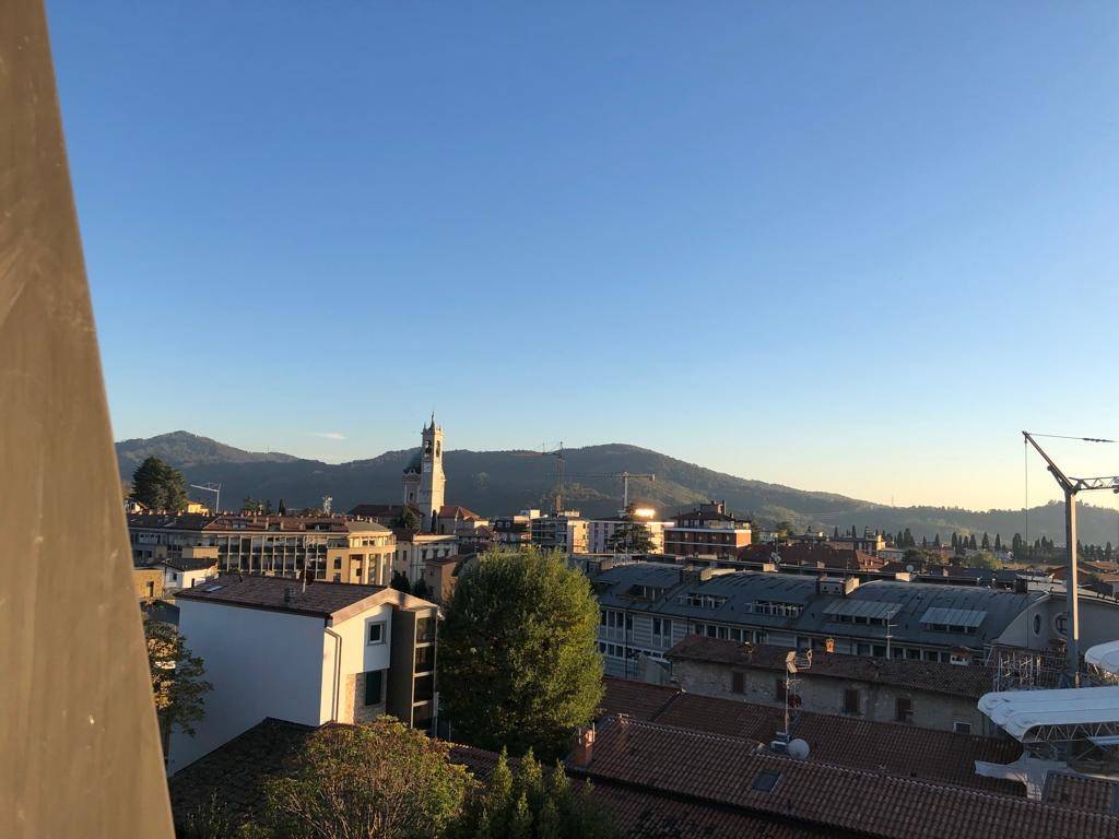 Attico piazza camillo benso di cavour, centro, trescore balneario