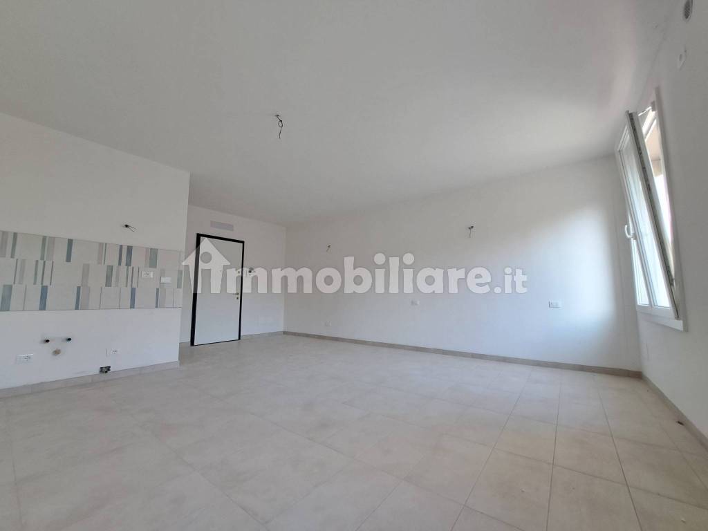 Ingresso - soggiorno - angolo cottura