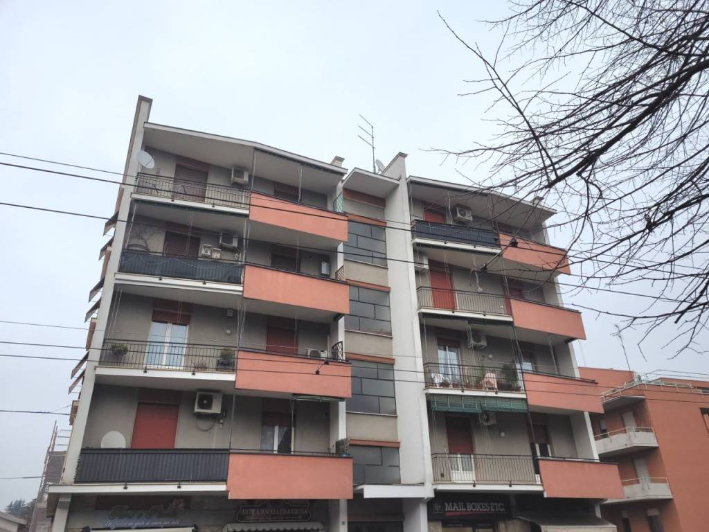 Sale Apartment Parma. 3room flat in via Marco Emilio Lepido 10/a. Good condition, fourth floor