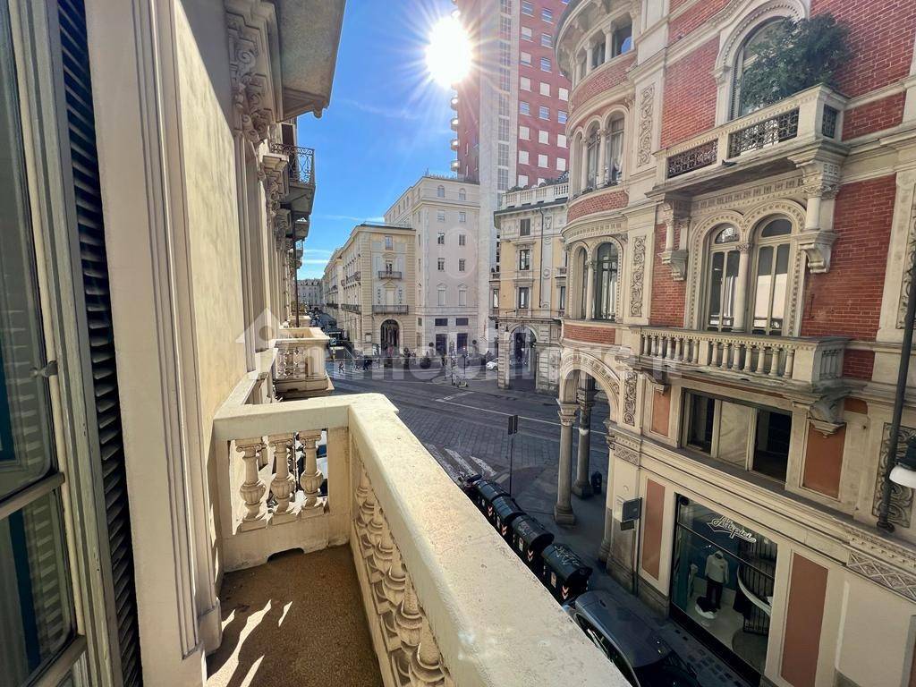 Vendita Appartamento in via Giuseppe Barbaroux 4. Torino. Buono stato, secondo piano, posto auto