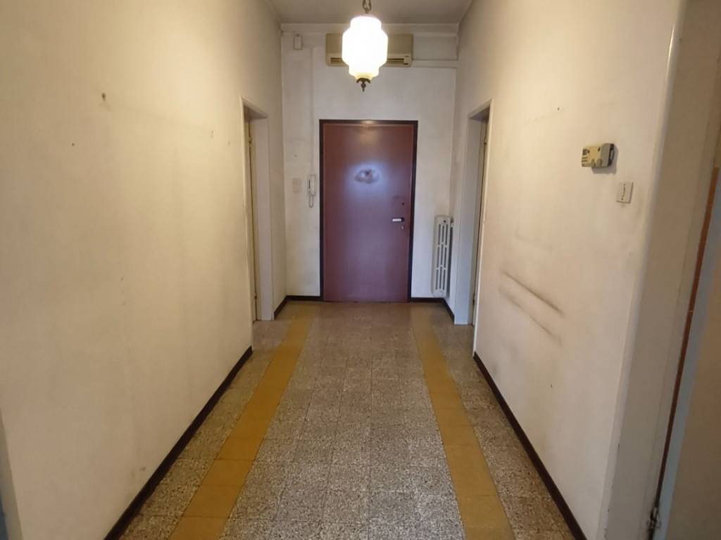 Sale Apartment Padua. 4room flat in via Jacopo Facciolati 61. To be