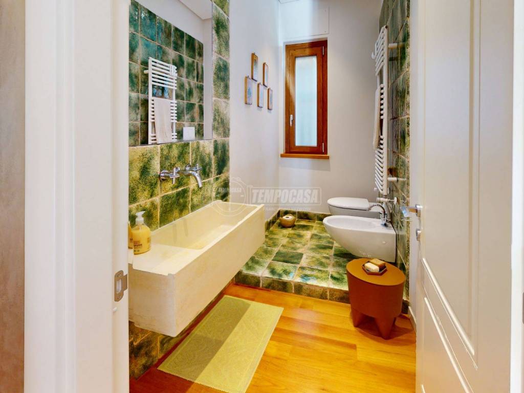 Viale-Borsellino-E-Falcone-Bathroom(2)