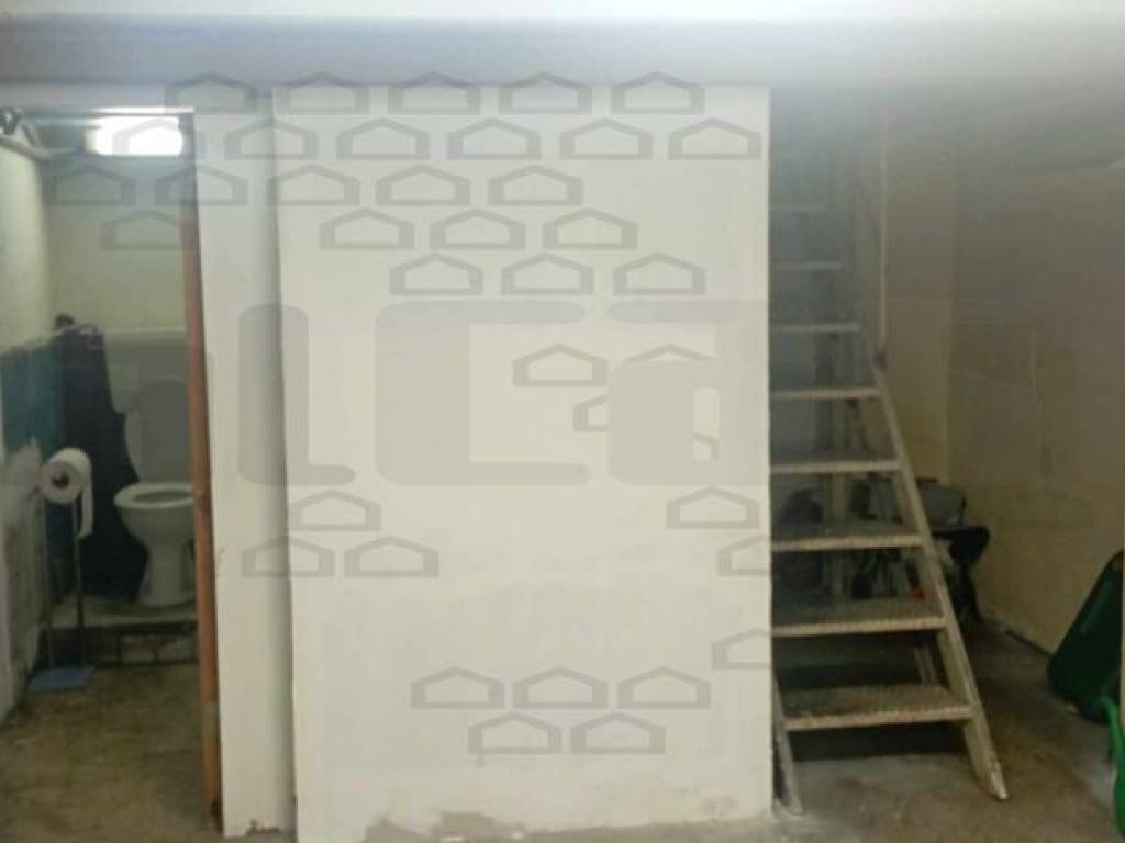 Locale commerciale via faustino e tertullo ,, Messina, Rif. 108086809