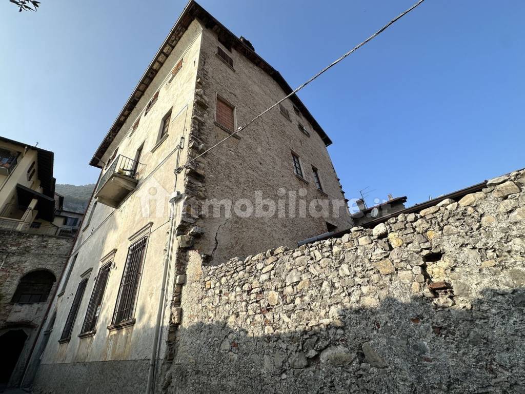 Lago Como Mezzegra Appartamento con Giardino e Cantine rid-2