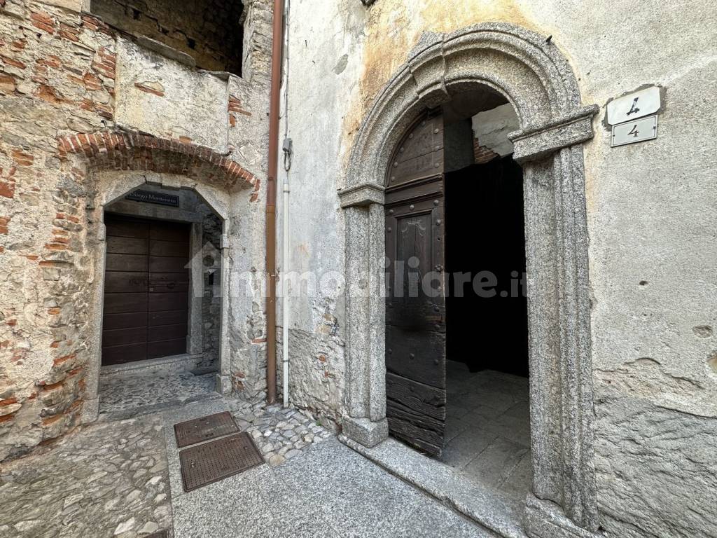 Lago Como Mezzegra Appartamento con Giardino e Cantine rid-4