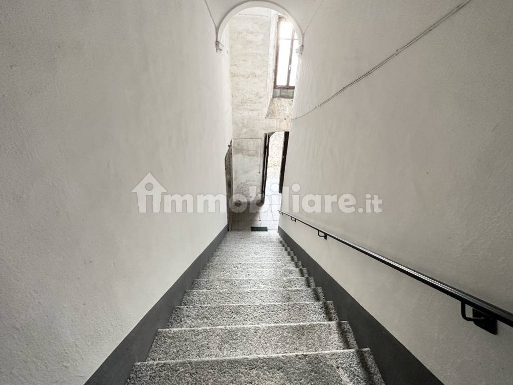 Lago Como Mezzegra Appartamento con Giardino e Cantine rid-26