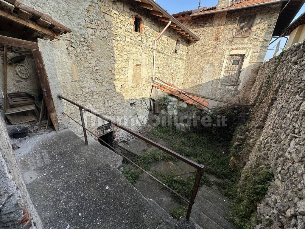 Lago Como Mezzegra Appartamento con Giardino e Cantine rid-27