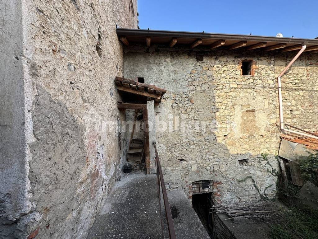 Lago Como Mezzegra Appartamento con Giardino e Cantine rid-28