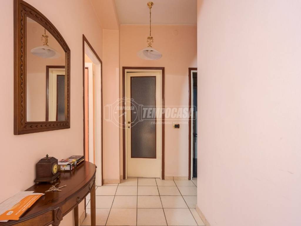 Sale Apartment Bergamo. 4room flat, Good condition, second floor, parking space, with balcony