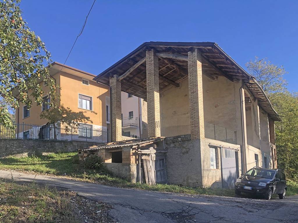 Casa Indipendente con ampio porticato a Varzi