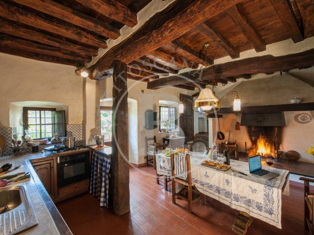 SEMI-DETACHED FARMHOUSE WITH DEPENDANCE - PANZANO